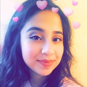 Meet your Posher, Yaneth